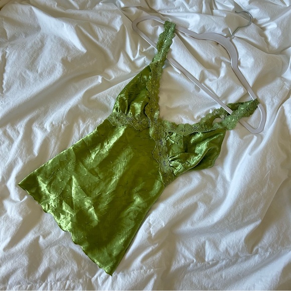 Vintage Green Satin/Lace Tank top - Picture 2 of 5